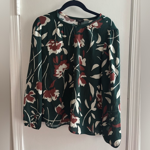 Ann Taylor Dark Green Floral Blouse Size Petite M - Picture 1 of 5